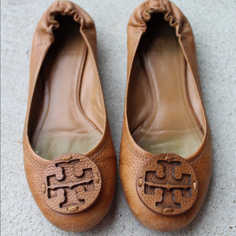 Tory Burch Reva Flats in Royal Tan. Size 9